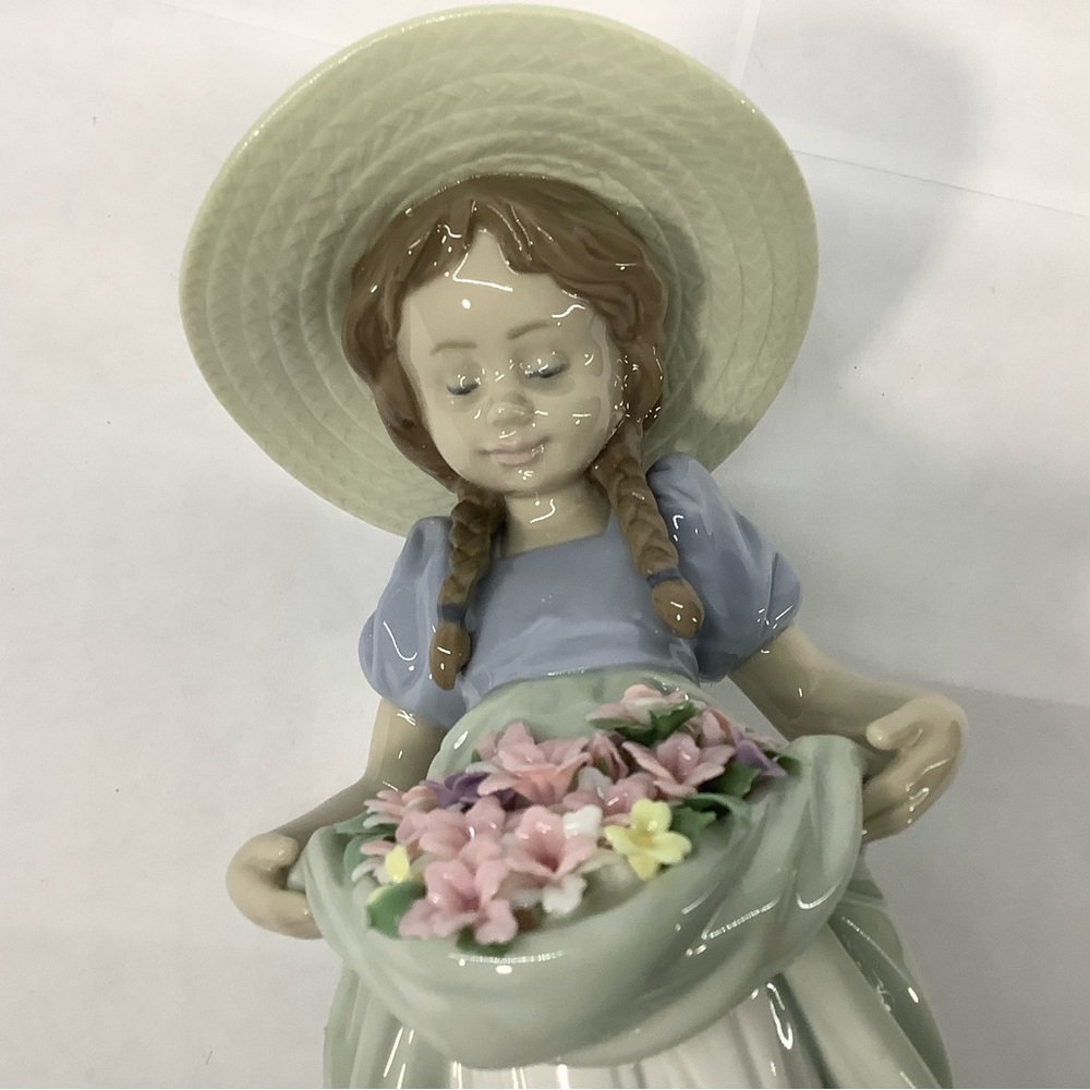 LLADRO Bountiful Blossom porcelain figurine - Picture 2 of 10